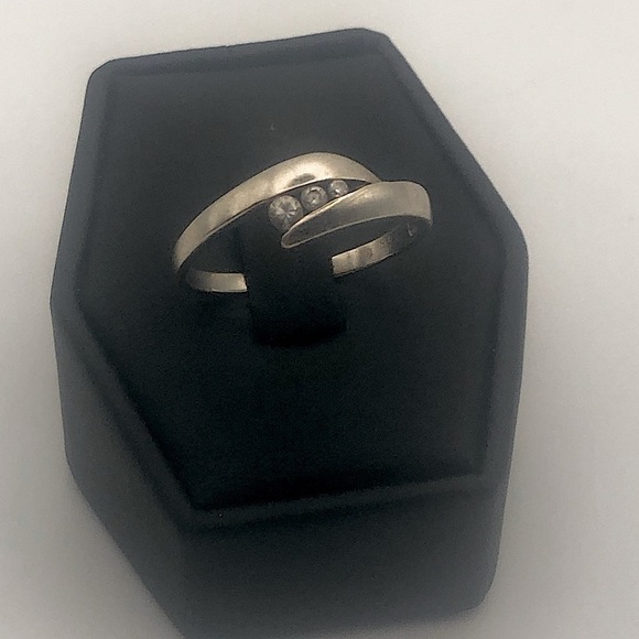 vtg Sterling Silver 3 Stone Tension Set Cz Stone Bypass Style Ring Sz 8 - Picture 5 of 8